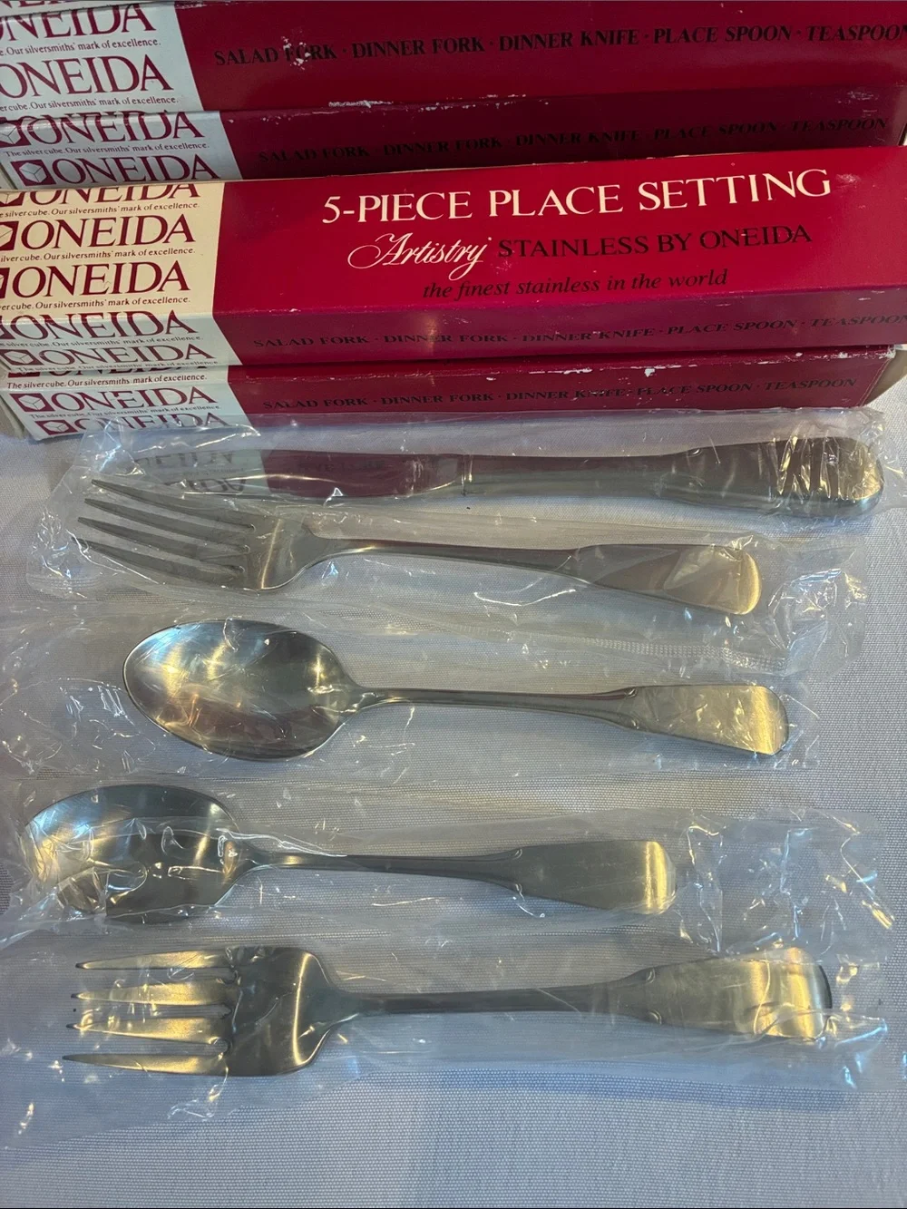 Vintage Oneida Provincetown Pistol handle Flatware 5-Piece Place Settings in box